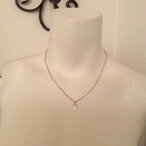 New Gold tone necklace with pendant